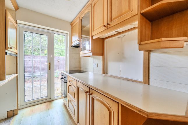 3, Millers Close, Reading photo 4