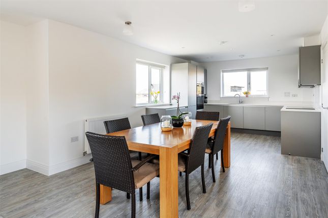 3, Hornbeam Way, Godalming photo 4