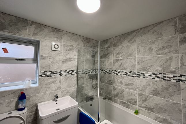 102 Pear Tree Crescent, Derby photo 4