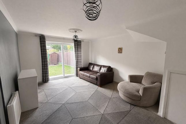 peel court, slough photo 4