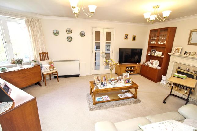Flat 32, Sheppard Court, Chieveley Close, Reading photo 2