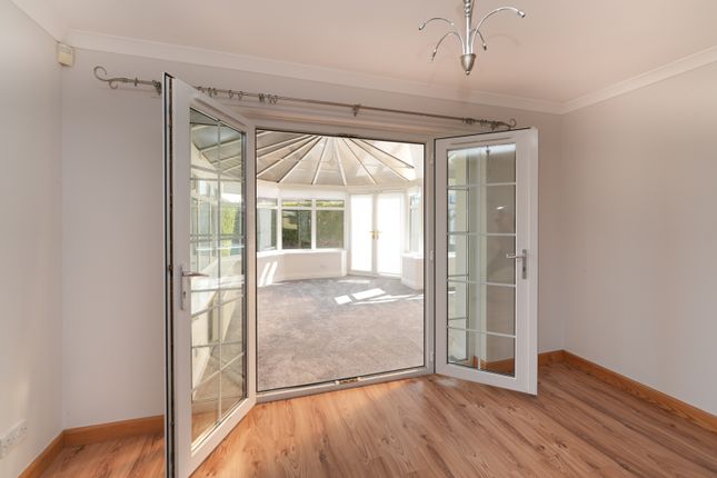 3, Shawgill Court, Carluke photo 5