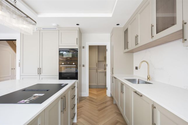 House 5, Winston Close, Haynt Walk, Raynes Park photo 4