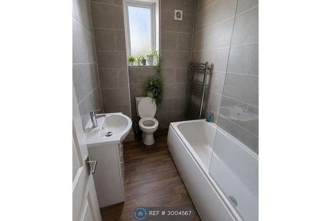 Water St, Radcliffe, Manchester photo 4