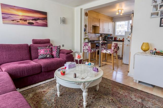 55 Poynter Court,, Gallery Gardens, Northolt photo 3