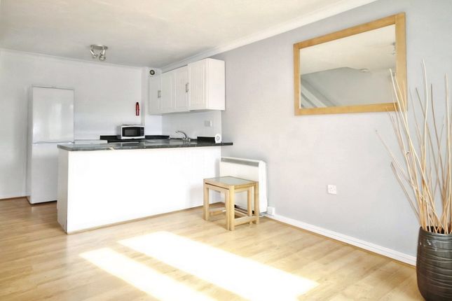 23, Shellfield Close, Surrey photo 4