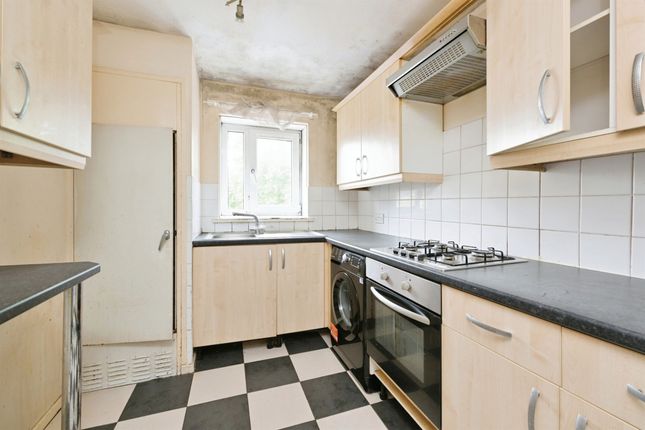 34, Lawrence Court, Northampton photo 2