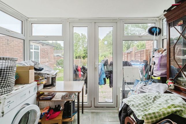 82, Brockenhurst Drive, LEICESTER photo 5