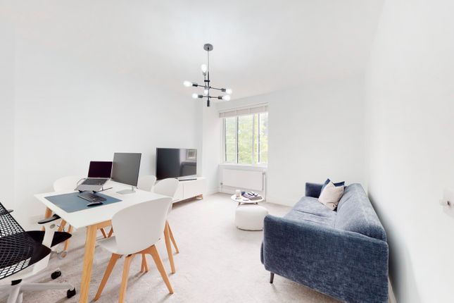 Flat to rent in Heathway Court, Finchley Road