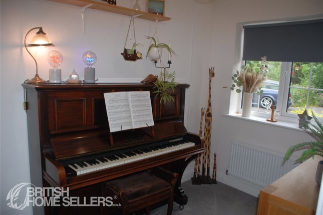 13, Forge Wood Close, Cheshire photo 4
