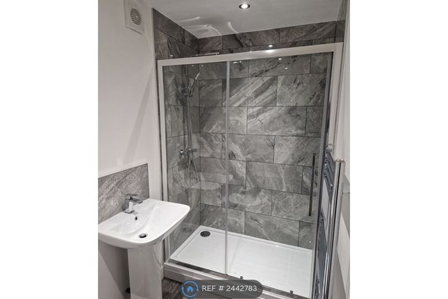 Flat, Town St Armley, Leeds photo 5