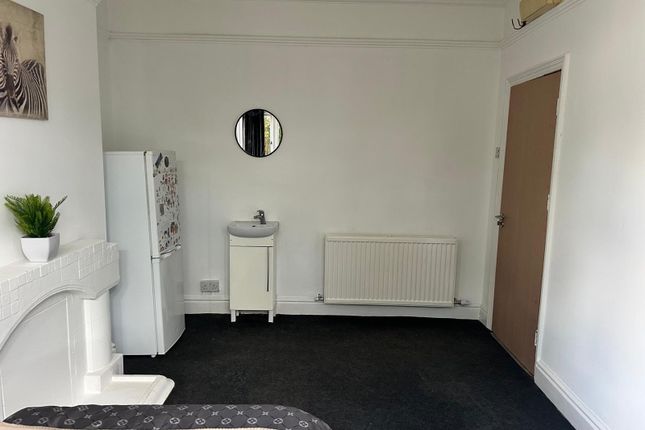 112, Temple Road, Willenhall photo 3