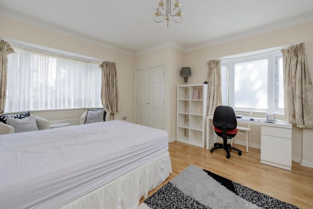 Flat 2 Silverbell Court 2, Hoptree Close, London photo 4
