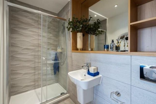 Flat for sale in Victoria, London