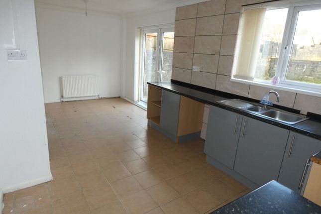 18, Caederwen Road, Cimla photo 3