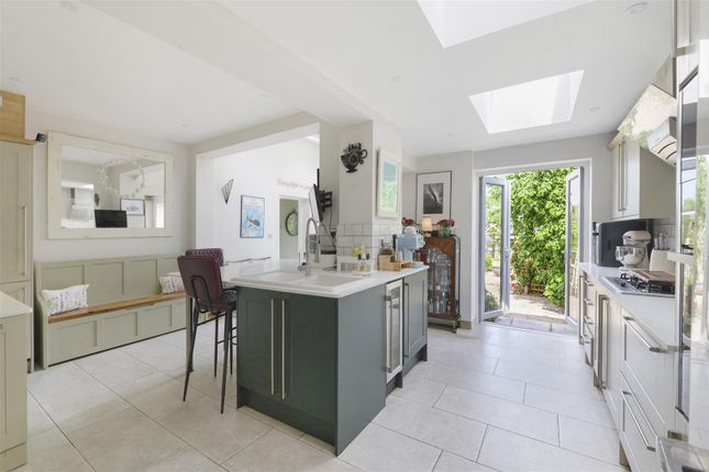 128, London Road, Allington photo 3