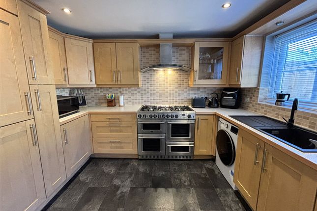 31, Deneb Drive, Swindon photo 2