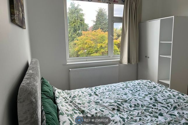 Cottimore Crescent, Walton-On-Thames photo 4