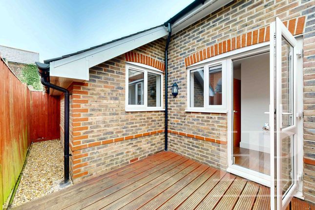 12d Springfield Road, Crawley photo 3