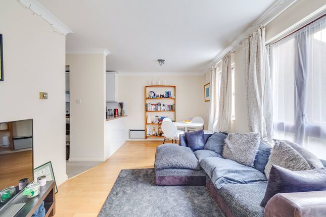 Flat to rent in Maltings Place, Fulham