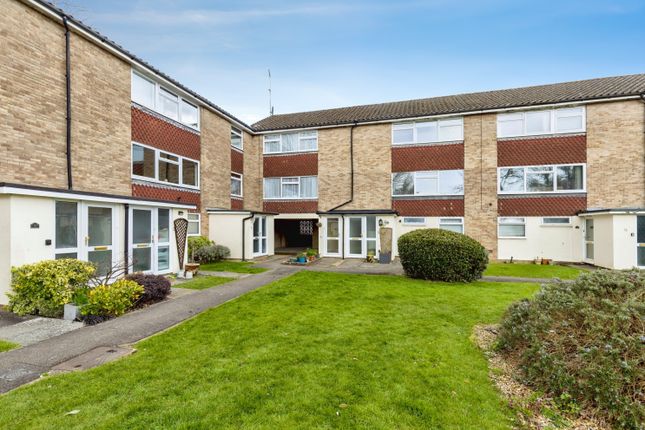 1-bed flat on 10 Hanover Court, York Close, Horsham, £230,000
