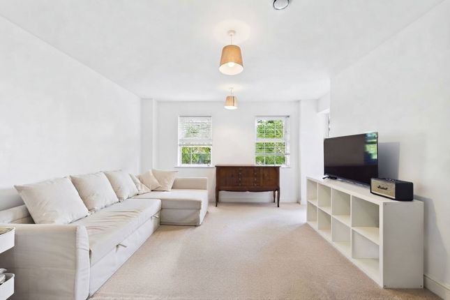 Flat 30, Saxons Court,, Peach Street, Wokingham photo 3