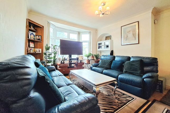 64, Keats Way, Greenford photo 3