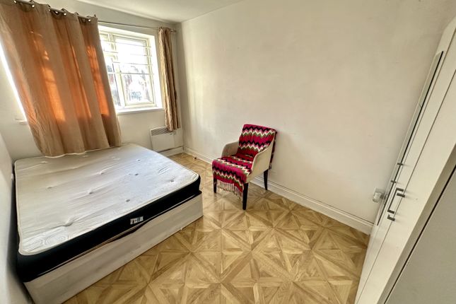 Flat 3b, Efta House, Southall photo 3