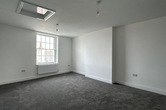 Top Floor Flat, 25, Addington Street, Kent photo 3