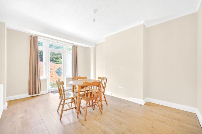 50, Royston Gardens, Ilford photo 3