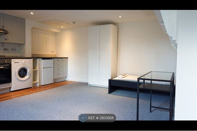 Flat, Balmoral Place, Halifax photo 2