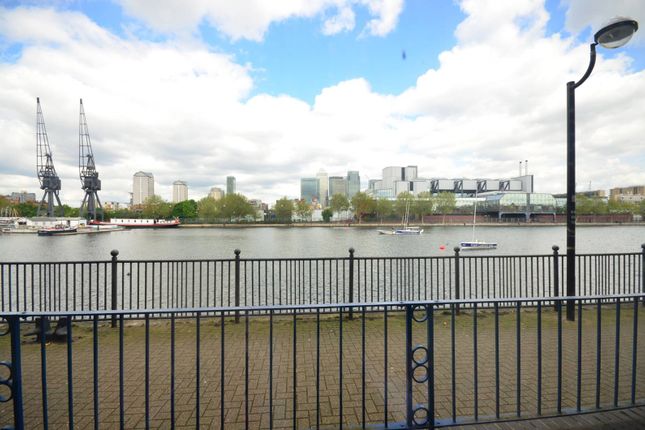 Thumbnail Flat to rent in Quay View Apartments, Isle Of Dogs, London