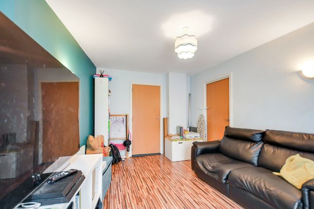 1 Penniwell Close, London photo 3