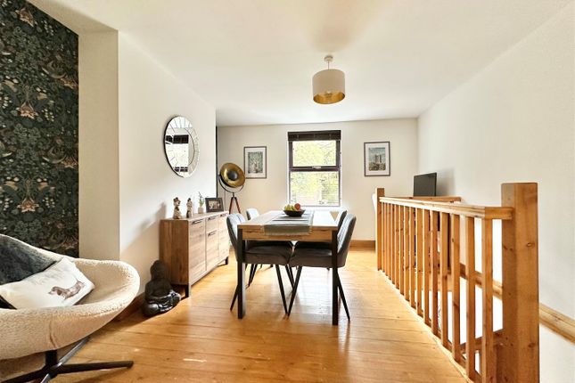 6, Hollinwood Road, Stockport photo 3