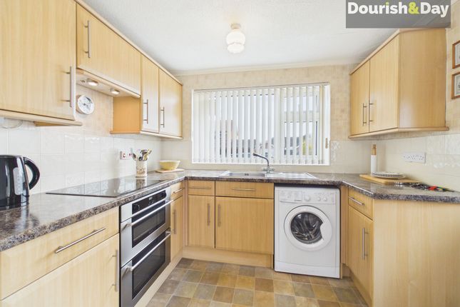 10 Beverley Drive, Stafford photo 3