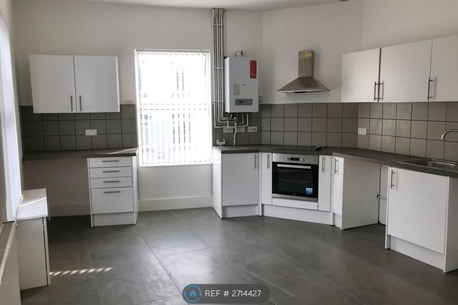 Large Kitchen/Lounge