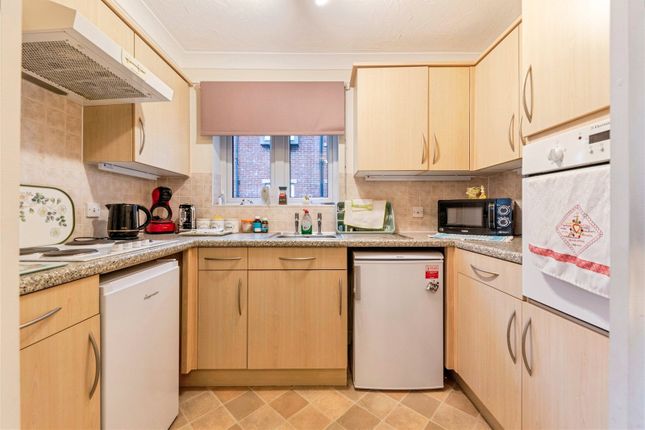 20, Moores Court, Sleaford photo 4