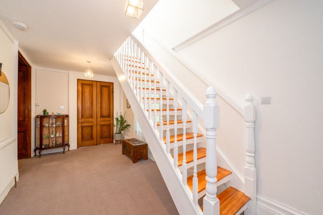 Flat 5, Whitbourne Hall, Worcester photo 2