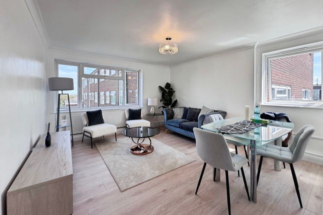 Highlands Court, 15, London Road, Leigh-On-Sea photo 3