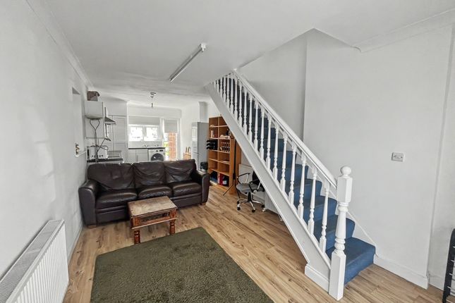 42b, Pitts Road, Slough photo 5