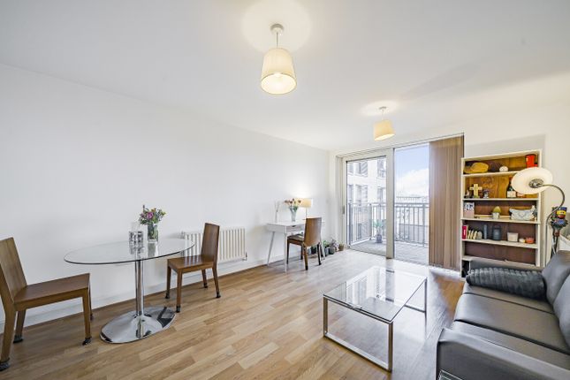 Flat 8, Gaumont Tower, Dalston Square, London photo 2