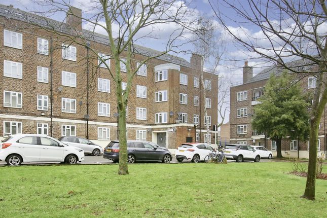 Flat for sale in Greenleaf Close, Tulse Hill, Brixton