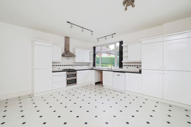 2, Thornton Close, Nottingham photo 2