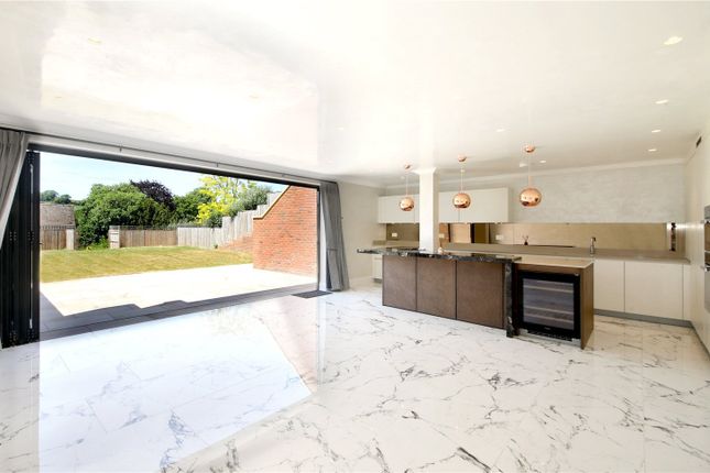 Constantin House, 1a, Wash Hill Lea, Wooburn Green photo 4
