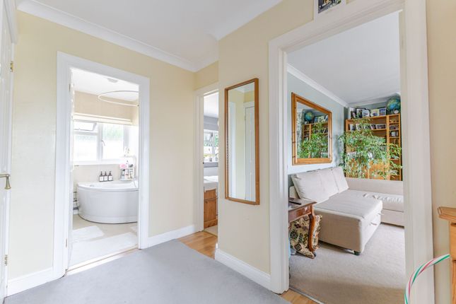 21 Pollards, Rickmansworth photo 4