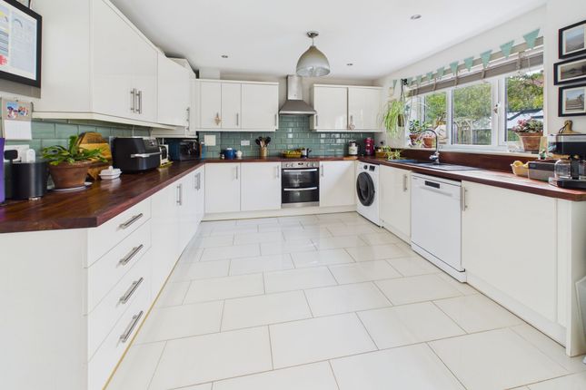 4 Clarence Court, Polegate photo 3