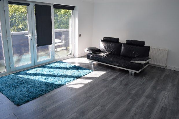 Flat to rent in East Park Road, Blackburn