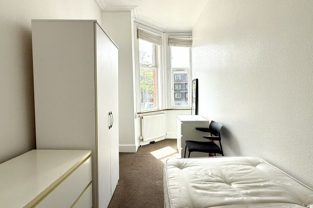 Flat 6, 224, Willesden Lane, London photo 4