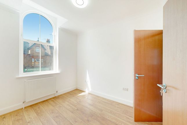 82A, High road, London photo 4