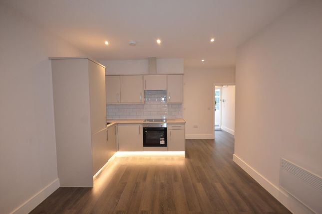 Flat to rent in Lawns Court, The Avenue, Wembley